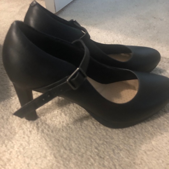 Clarks womens heels size 7.5 - Picture 2 of 4